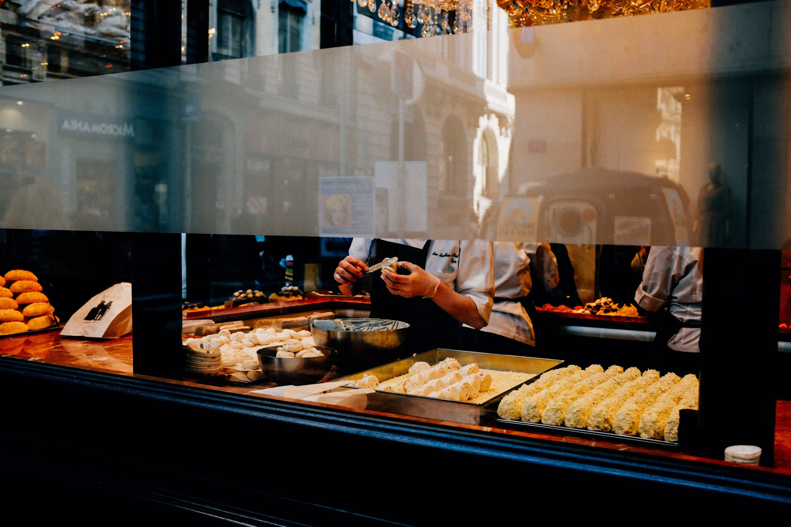 Surviving the Lunch Rush: How to Streamline Your Take-Out Operations