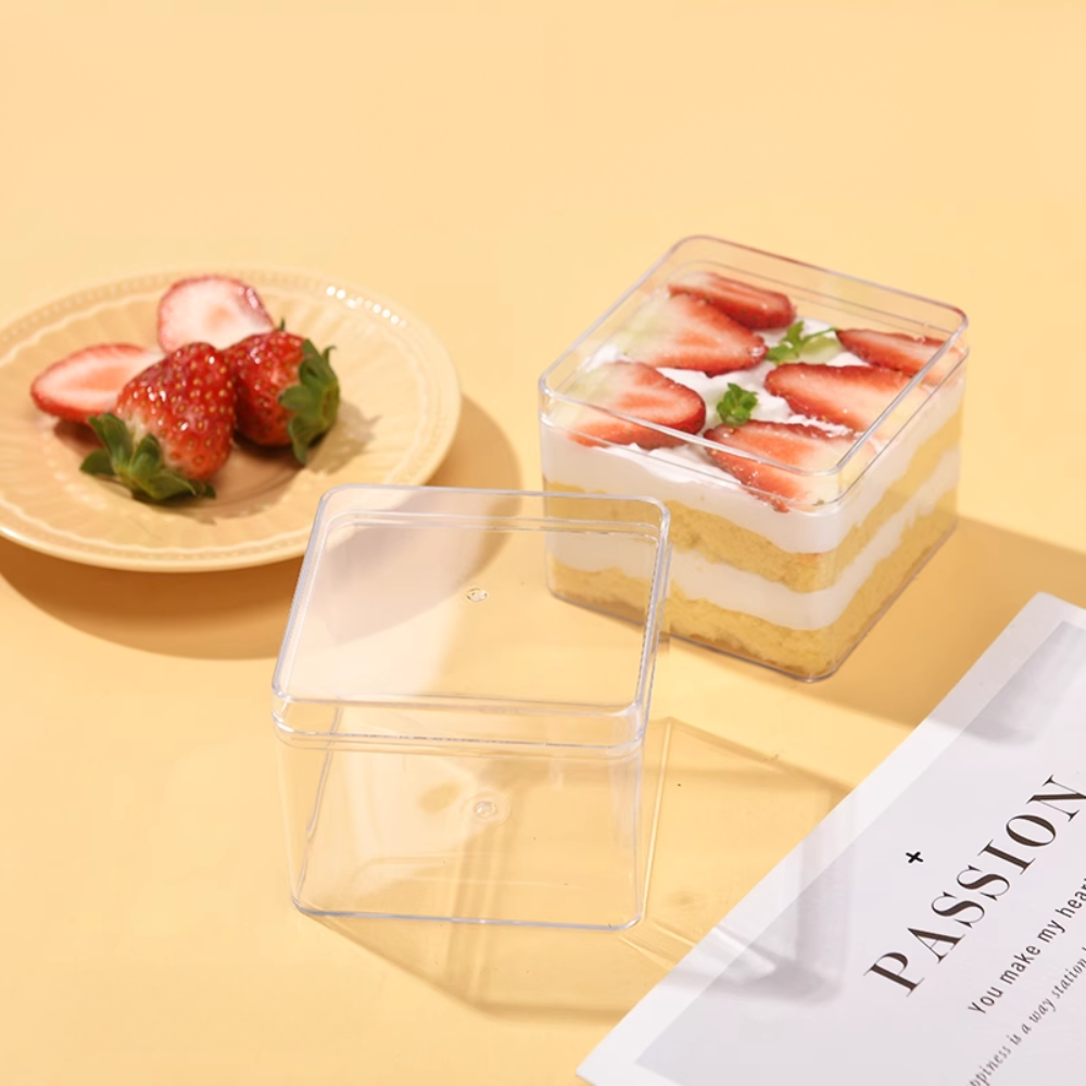 Récipient à gâteau carré transparent de 11 oz avec couvercle | 3,35x3,35x2,56" - 300 ensembles