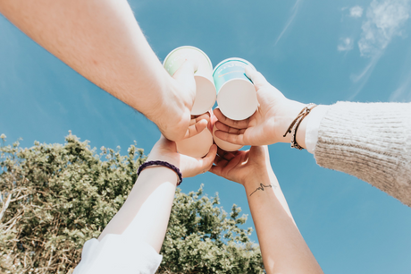Spring Sips: How to Serve Your Refreshing Beverages in Style
