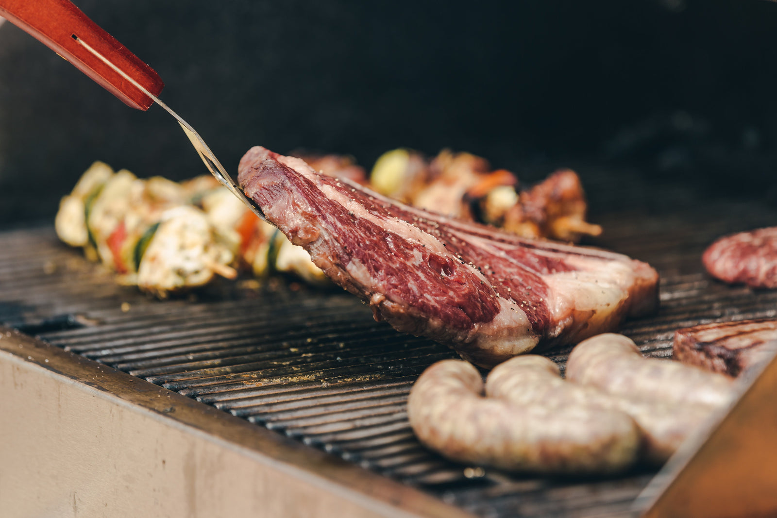 Grill & Gather: Seamless Service Tips for Backyard BBQ Hosts